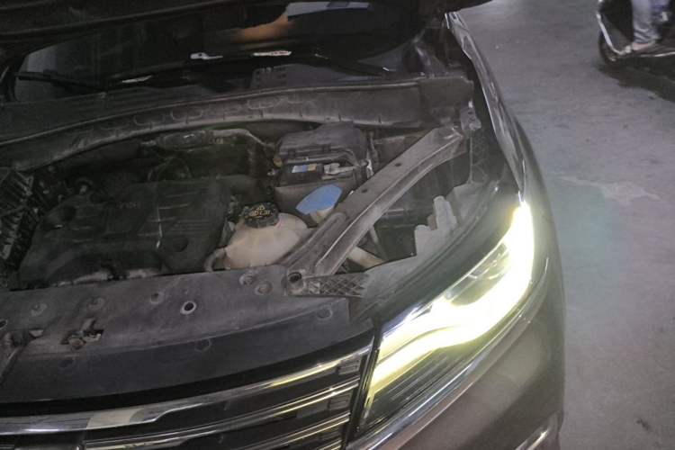 Used Roewe RX5 2016 20T Two-Wheel Drive Automatic Flagship Edition Engine Bay Left