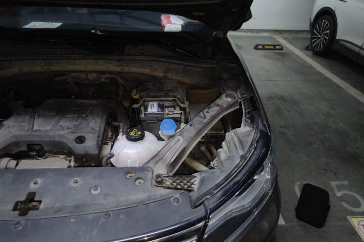 Used Roewe RX5 2016 20T Two-Wheel Drive Automatic Internet Smart Edition Engine Bay Left