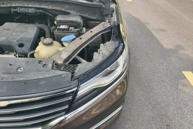 Used Roewe RX5 2016 20T Two-Wheel Drive Automatic Flagship Edition Engine Bay Left