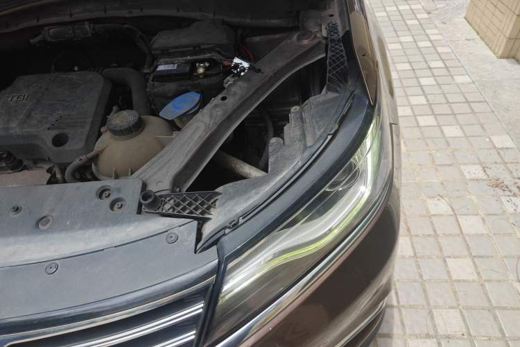 Used Roewe RX5 2016 20T Two-Wheel Drive Automatic Internet Smart Edition Engine Bay Left