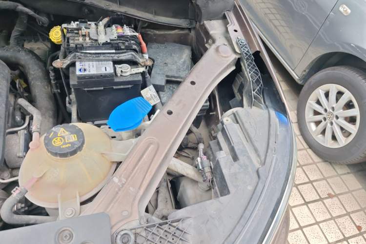 Used Roewe RX5 2016 20T Two-Wheel Drive Automatic Internet Smart Edition Engine Bay Left