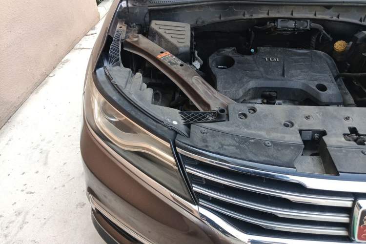 Used Roewe RX5 2016 20T Two-Wheel Drive Automatic Flagship Edition Engine Bay Right