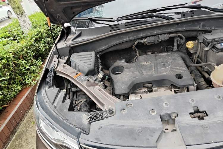 Used Roewe RX5 2016 20T Two-Wheel Drive Automatic Internet Smart Edition Engine Bay Right