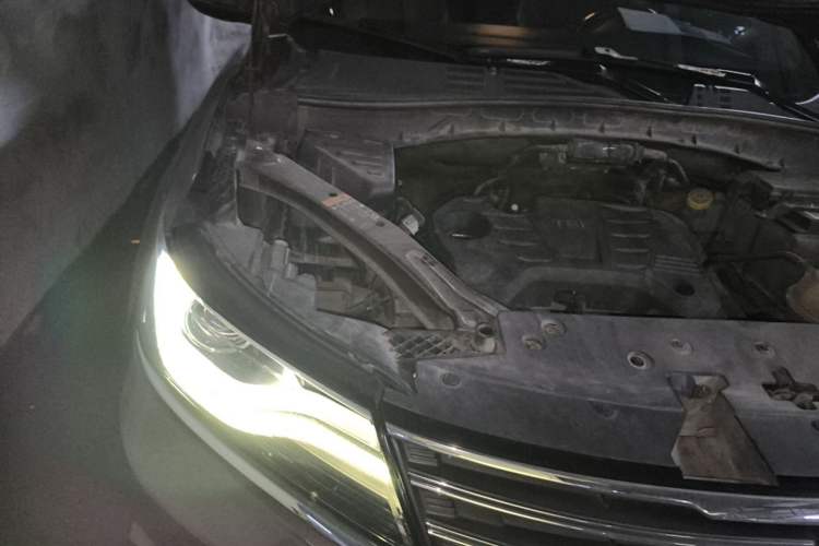Used Roewe RX5 2016 20T Two-Wheel Drive Automatic Flagship Edition Engine Bay Right