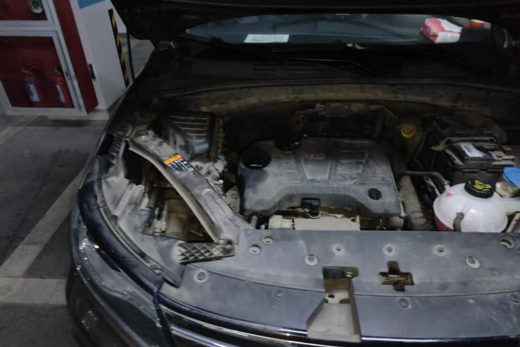 Used Roewe RX5 2016 20T Two-Wheel Drive Automatic Internet Smart Edition Engine Bay Right