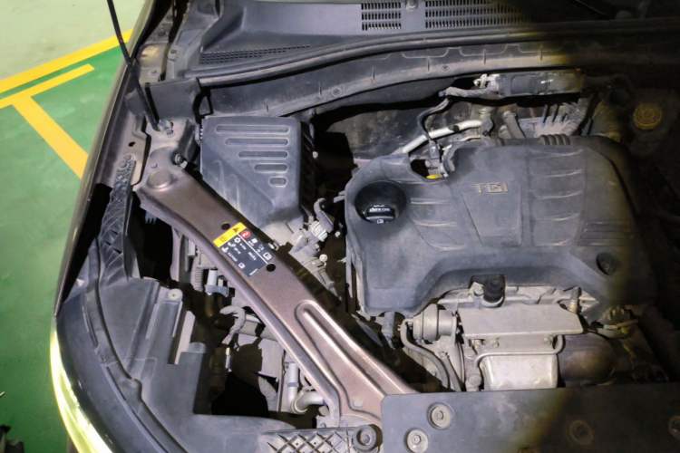 Used Roewe RX5 2016 20T Two-Wheel Drive Manual Flagship Edition Engine Bay Right