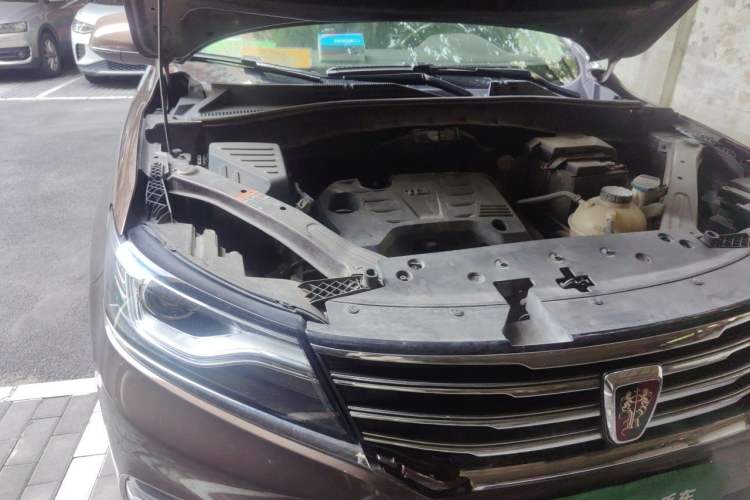 Used Roewe RX5 2016 20T Two-Wheel Drive Manual Transmission Internet Smart Edition Engine Bay Right