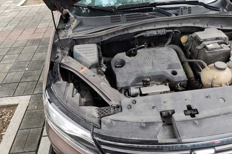 Used Roewe RX5 2016 20T Two-Wheel Drive Automatic Internet Smart Edition Engine Bay Right