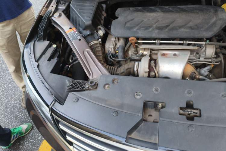 Used Roewe RX5 2016 30T Two-Wheel Drive Automatic Internet Smart Edition Engine Bay Right