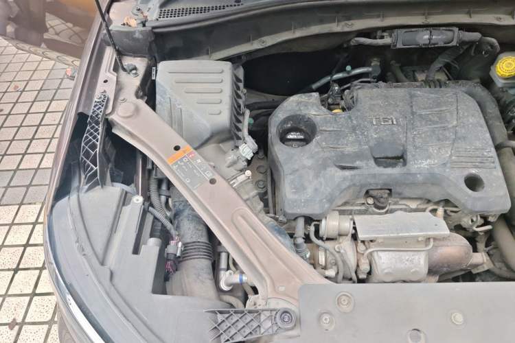Used Roewe RX5 2016 20T Two-Wheel Drive Automatic Internet Smart Edition Engine Bay Right