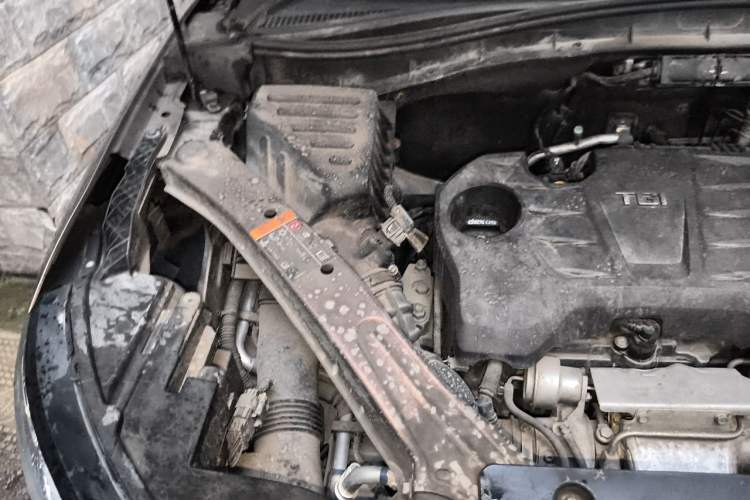 Used Roewe RX5 2016 20T Two-Wheel Drive Manual Flagship Edition Engine Bay Right