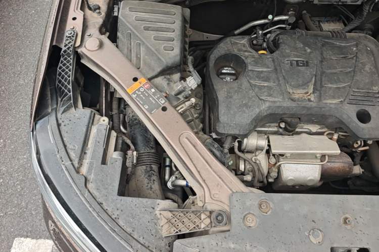 Used Roewe RX5 2016 20T Two-Wheel Drive Automatic Internet Smart Edition Engine Bay Right