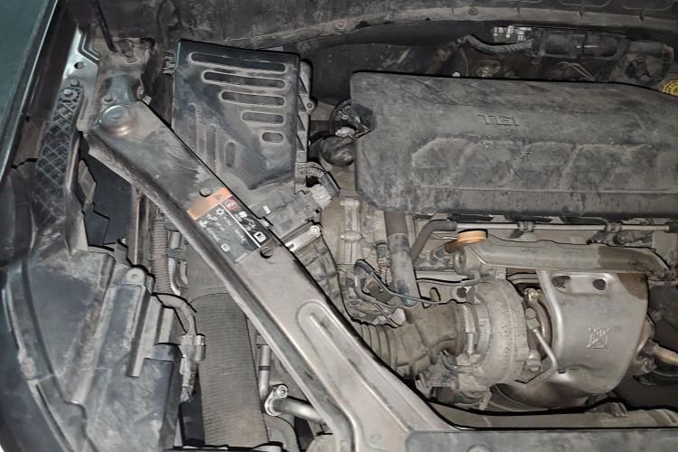 Used Roewe RX5 2016 30T Two-Wheel Drive Automatic Internet Smart Edition Engine Bay Right