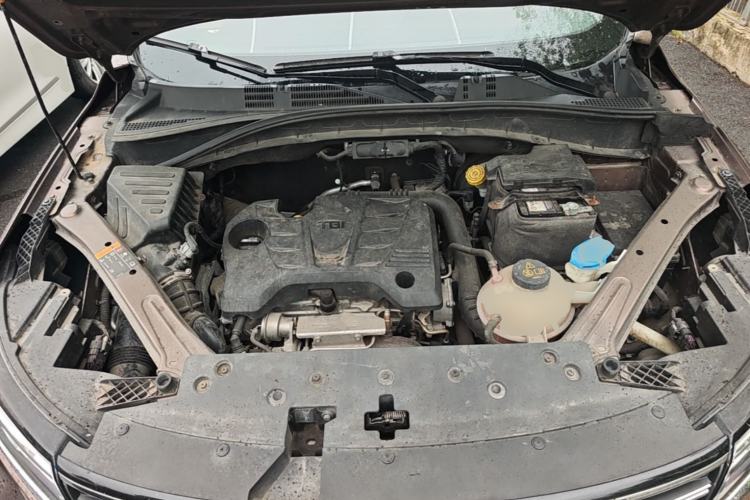 Used Roewe RX5 2016 20T Two-Wheel Drive Automatic Internet Smart Edition Engine Bay