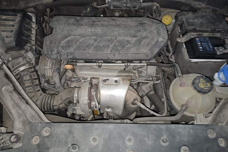 Used Roewe RX5 2016 30T Two-Wheel Drive Automatic Internet Smart Edition Engine Bay