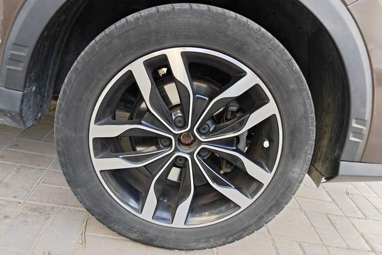 Used Roewe RX5 2016 20T Two-Wheel Drive Automatic Internet Smart Edition Exterior 2