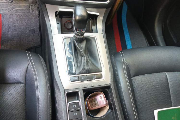 Used Roewe RX5 2016 20T Two-Wheel Drive Automatic Flagship Edition Gear Lever