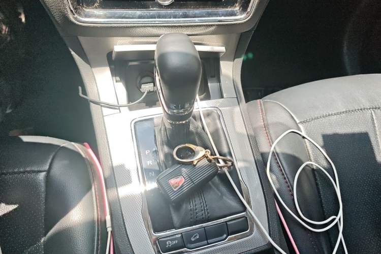 Used Roewe RX5 2016 20T Two-Wheel Drive Automatic Internet Smart Edition Gear Lever