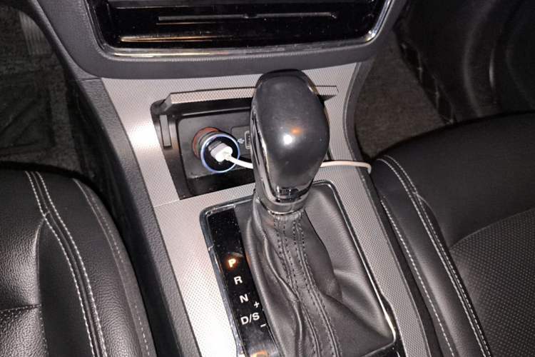 Used Roewe RX5 2016 20T Two-Wheel Drive Automatic Flagship Edition Gear Lever