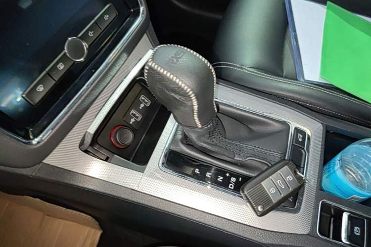Used Roewe RX5 2016 30T Two-Wheel Drive Automatic Internet Smart Edition Gear Lever