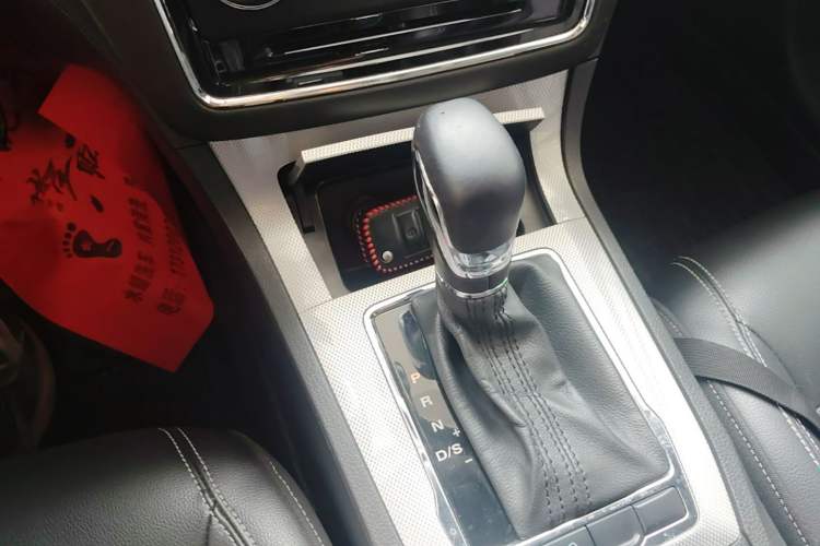 Used Roewe RX5 2016 20T Two-Wheel Drive Automatic Flagship Edition Gear Lever