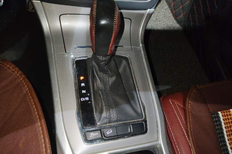 Used Roewe RX5 2016 20T Two-Wheel Drive Automatic Internet Smart Edition Gear Lever