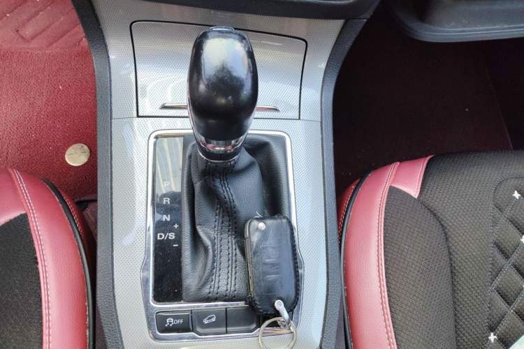 Used Roewe RX5 2016 30T Two-Wheel Drive Automatic Internet Smart Edition Gear Lever