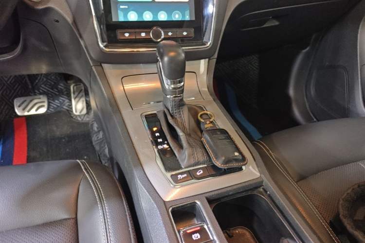 Used Roewe RX5 2016 20T Two-Wheel Drive Automatic Internet Smart Edition Gear Lever