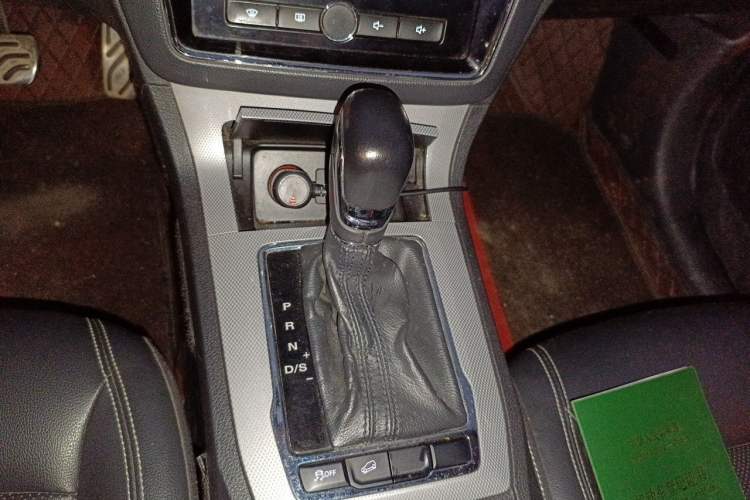 Used Roewe RX5 2016 20T Two-Wheel Drive Automatic Internet Smart Edition Gear Lever