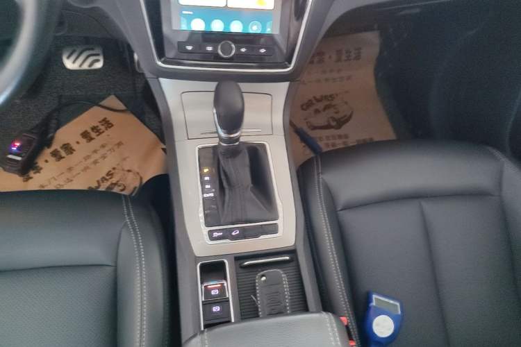 Used Roewe RX5 2016 20T Two-Wheel Drive Automatic Internet Smart Edition Gear Lever