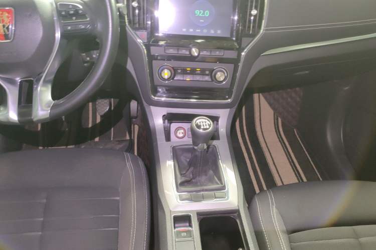 Used Roewe RX5 2016 Revised Version 20T Two-Wheel Drive Manual Transmission Luxury Edition Gear Lever