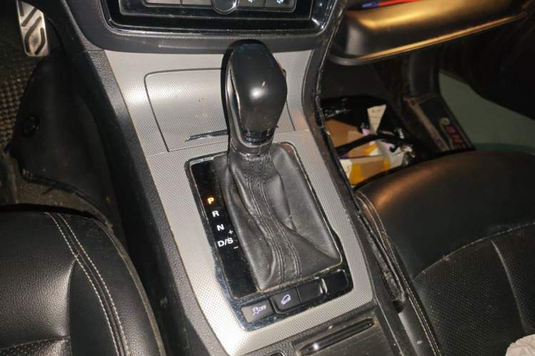 Used Roewe RX5 2016 20T Two-Wheel Drive Automatic Internet Smart Edition Gear Lever