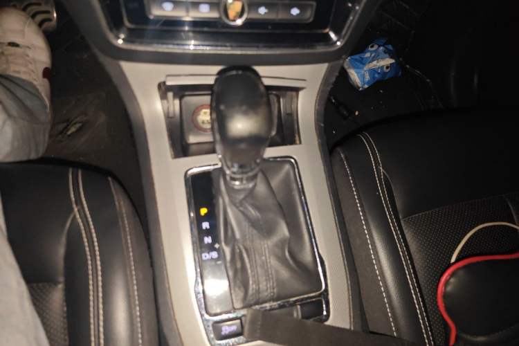 Used Roewe RX5 2016 20T Two-Wheel Drive Automatic Internet Smart Edition Gear Lever