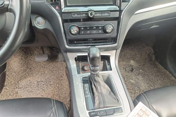 Used Roewe RX5 2016 20T Two-Wheel Drive Automatic Flagship Edition Gear Lever