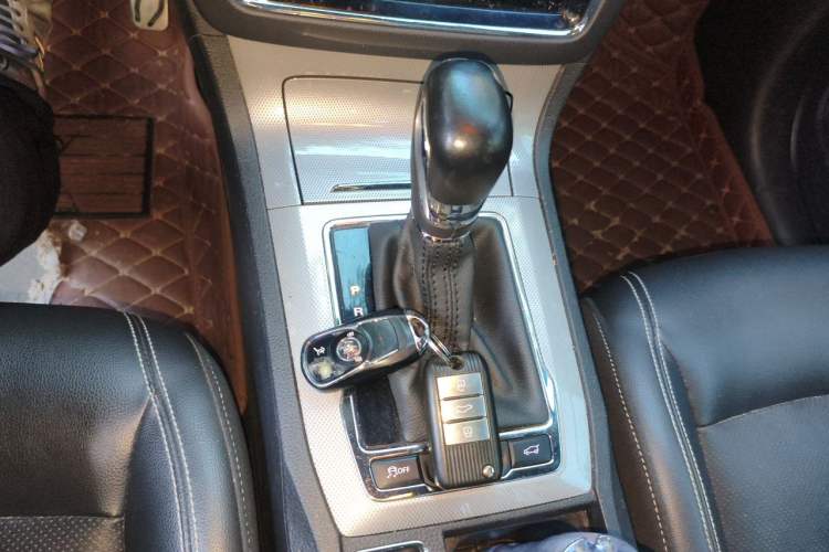 Used Roewe RX5 2016 30T Two-Wheel Drive Automatic Internet Smart Edition Gear Lever