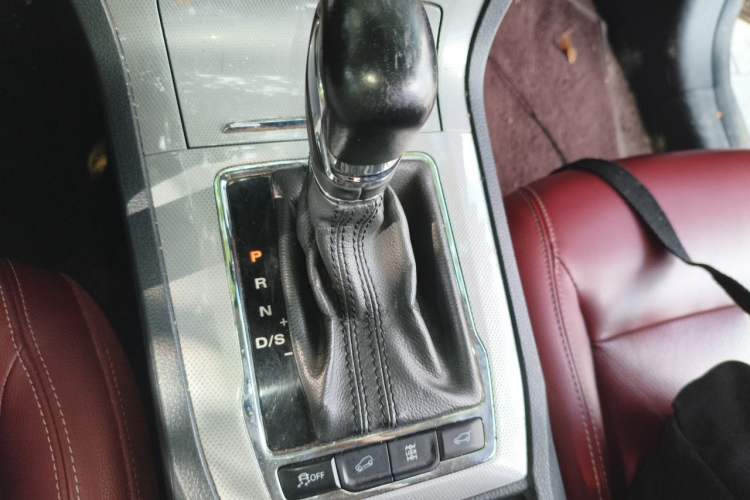Used Roewe RX5 2016 30T Four-Wheel Drive Automatic Internet Smart Luxury Edition Gear Lever