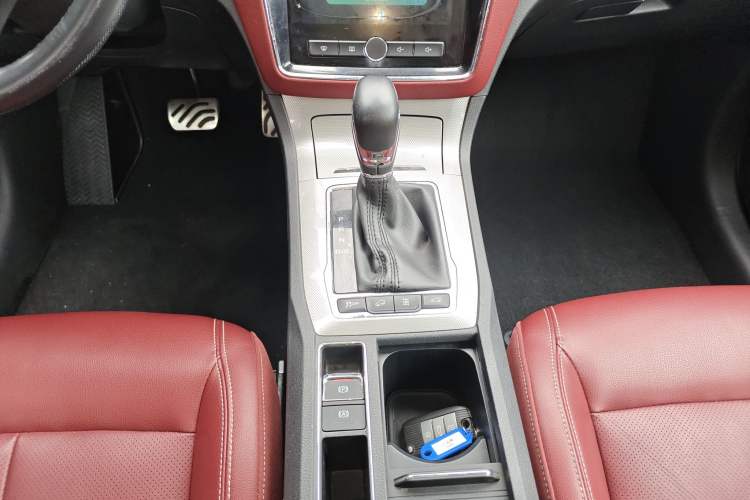 Used Roewe RX5 2016 30T Four-Wheel Drive Automatic Internet Smart Luxury Edition Gear Lever