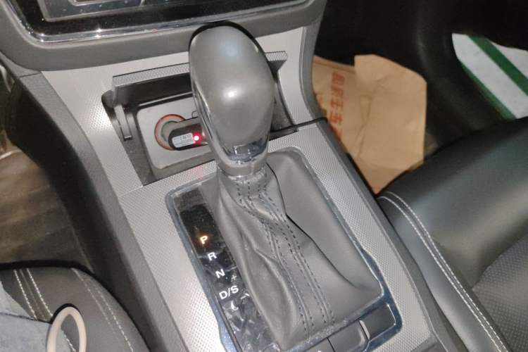 Used Roewe RX5 2016 20T Two-Wheel Drive Automatic Internet Smart Edition Gear Lever