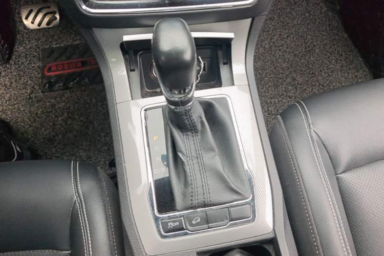 Used Roewe RX5 2016 20T Two-Wheel Drive Automatic Internet Smart Edition Gear Lever