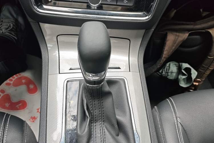 Used Roewe RX5 2016 30T Two-Wheel Drive Automatic Internet Smart Edition Gear Lever
