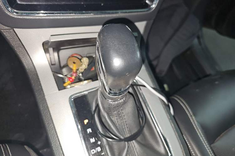 Used Roewe RX5 2016 30T Two-Wheel Drive Automatic Internet Smart Edition Gear Lever