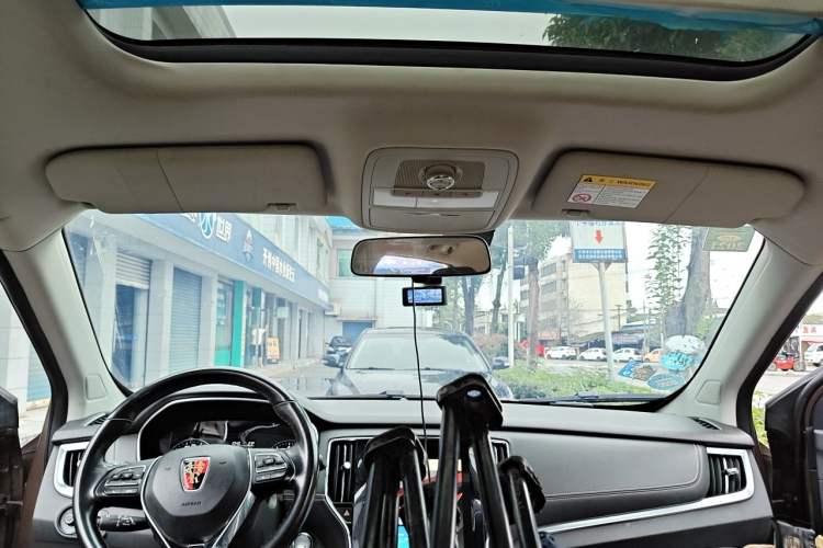Used Roewe RX5 2016 20T Two-Wheel Drive Automatic Internet Smart Edition Headliner