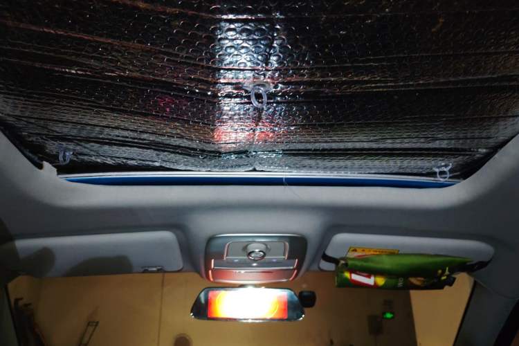 Used Roewe RX5 2016 20T Two-Wheel Drive Automatic Internet Smart Edition Headliner