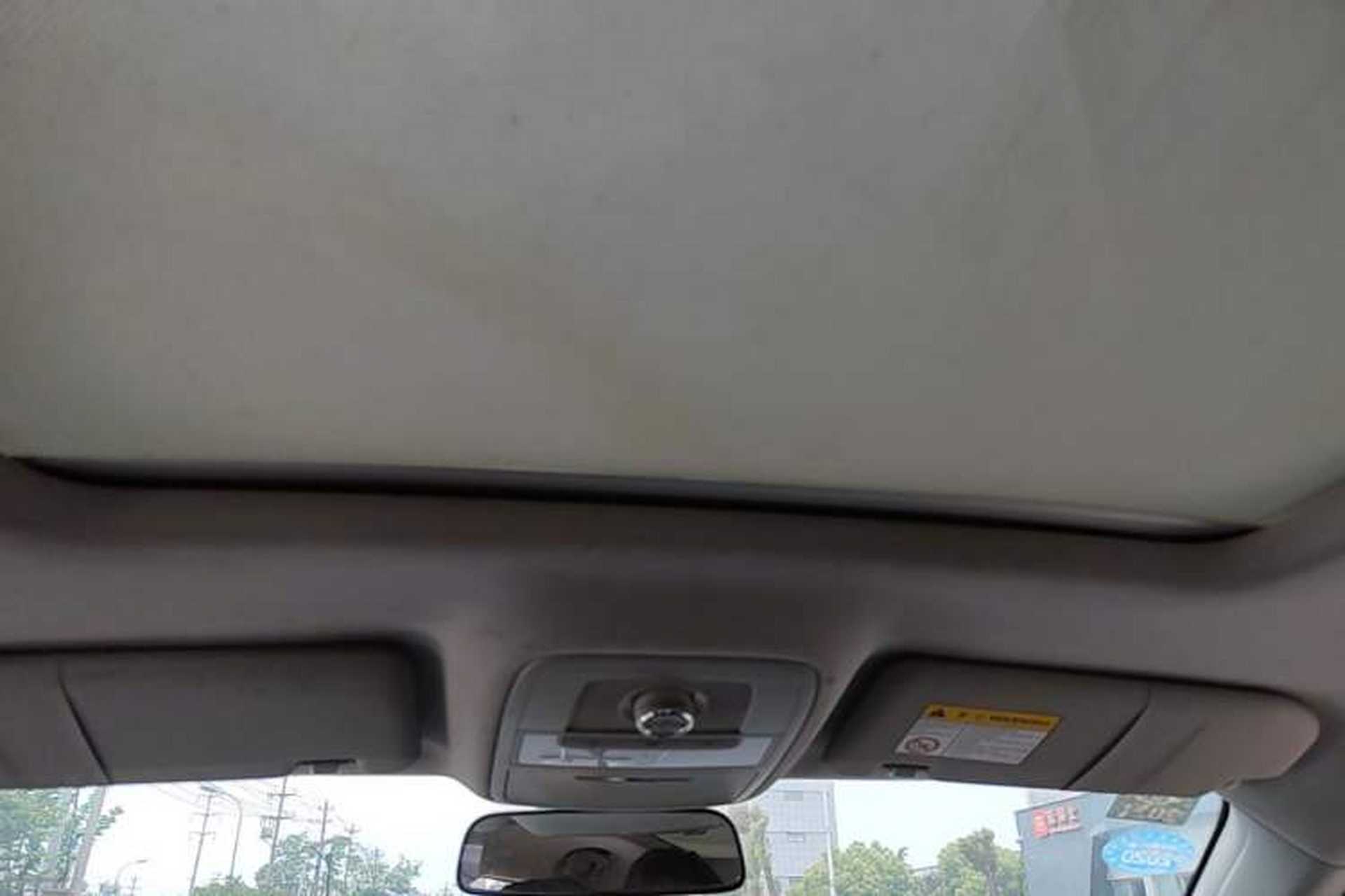 Used Roewe RX5 2016 20T Two-Wheel Drive Manual Transmission Internet Smart Edition Headliner