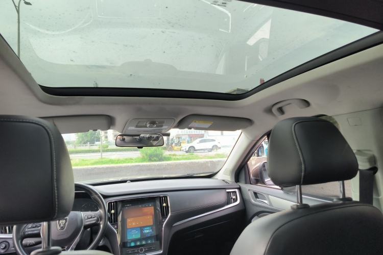 Used Roewe RX5 2016 20T Two-Wheel Drive Automatic Internet Smart Edition Headliner