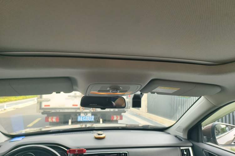 Used Roewe RX5 2016 20T Two-Wheel Drive Automatic Flagship Edition Headliner