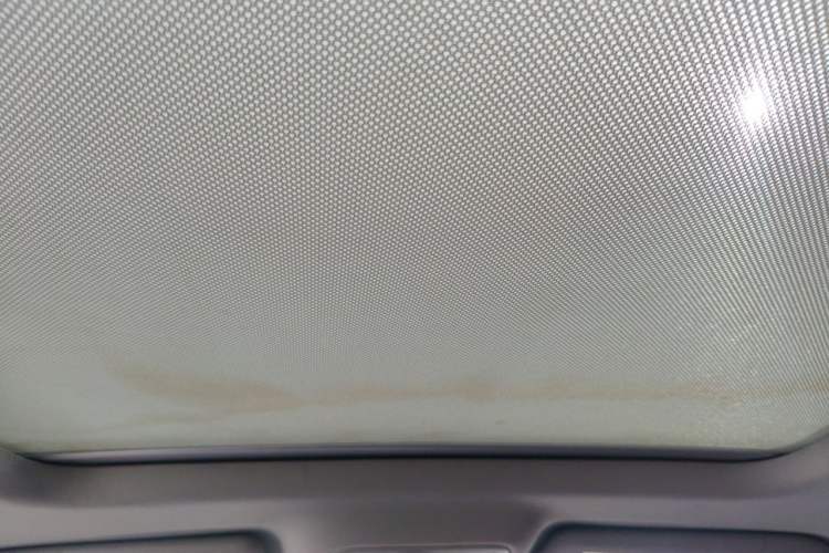 Used Roewe RX5 2016 20T Two-Wheel Drive Manual Flagship Edition Headliner