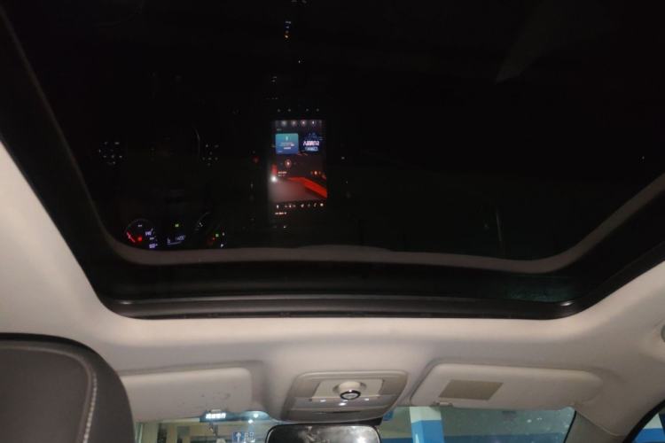Used Roewe RX5 2016 20T Two-Wheel Drive Automatic Internet Smart Edition Headliner