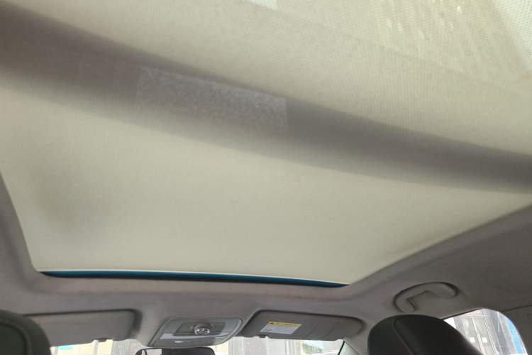 Used Roewe RX5 2016 20T Two-Wheel Drive Automatic Flagship Edition Headliner