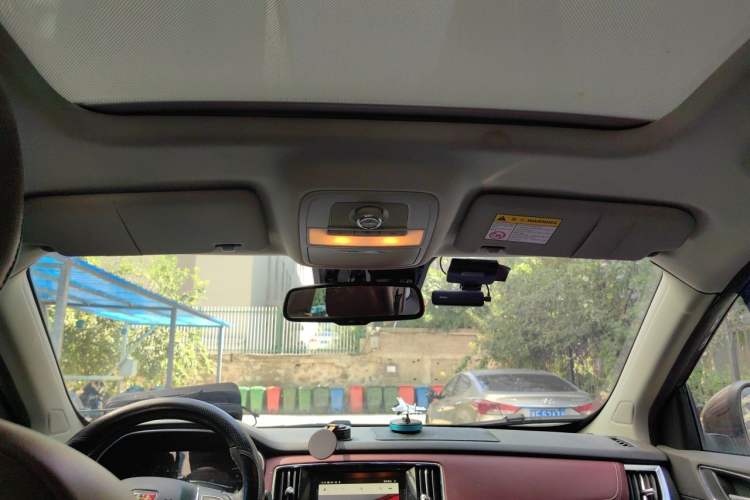 Used Roewe RX5 2016 30T Four-Wheel Drive Automatic Internet Smart Luxury Edition Headliner